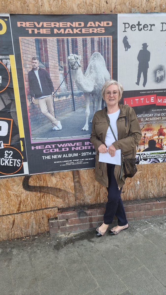 crumb1984's tweet photo. My 75 year old mother spotted @Reverend_Makers in town yesterday... #Glynisthelegend https://t.co/iLbPOhPbeG