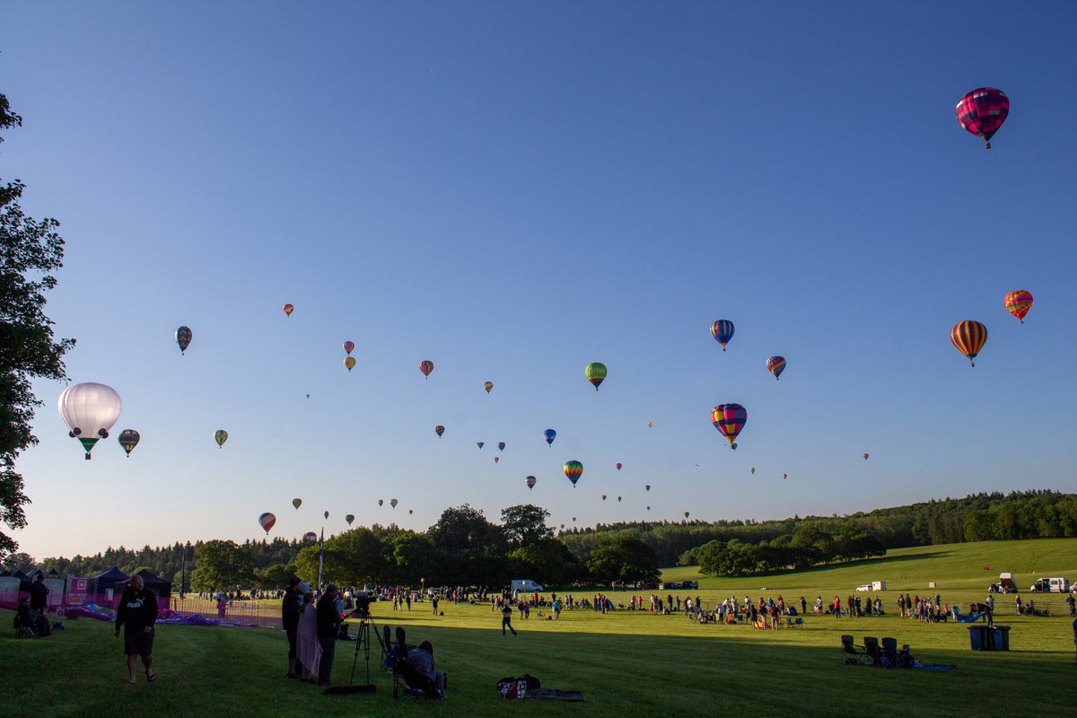 midlandsairfest's tweet photo. 2nd - 4th June 2023 | Ragley Hall, Alcester, Warwickshire | https://t.co/PpwQiNsyFb

The Midlands Air Festival features the largest gathering of hot air balloons in the UK!  With over 200 hot air balloons entered, our mass ascents morning and evening are going to look stunning! https://t.co/FKHRjEMgsk
