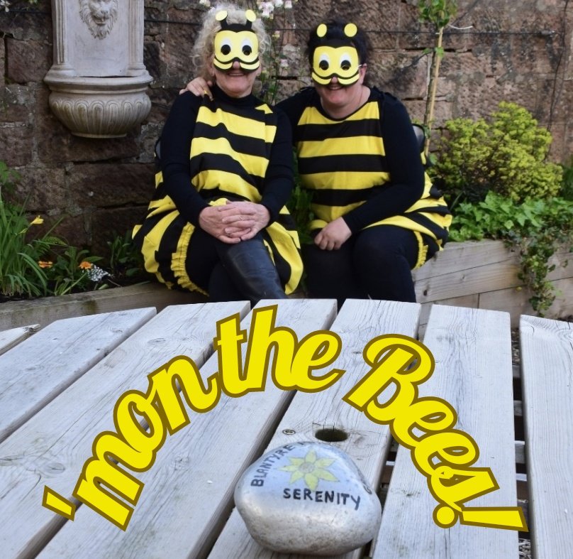 Sending love to you all from your #Blantyre bees, Bonnie & Grumble on #WorldBeeDay! 'Mon the Bees! 🐝🐝🐝🐝🐝
#OurBloom #BloomHour @RHSBloom @KSBScotland