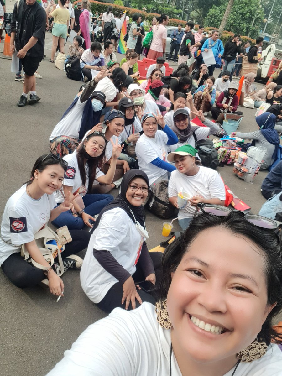 So Happy Today! 
Bergerak Bersama!
Lawan Kekerasan! 
Sudahi Bungkam, Lawan! 🔥🔥🔥

Thankyou sisterss @IppiNasional 
All volunteers @womensmarchjkt 
#SudahiBungkamLawan #GerakBersama #WLHIVRightisHumanRight