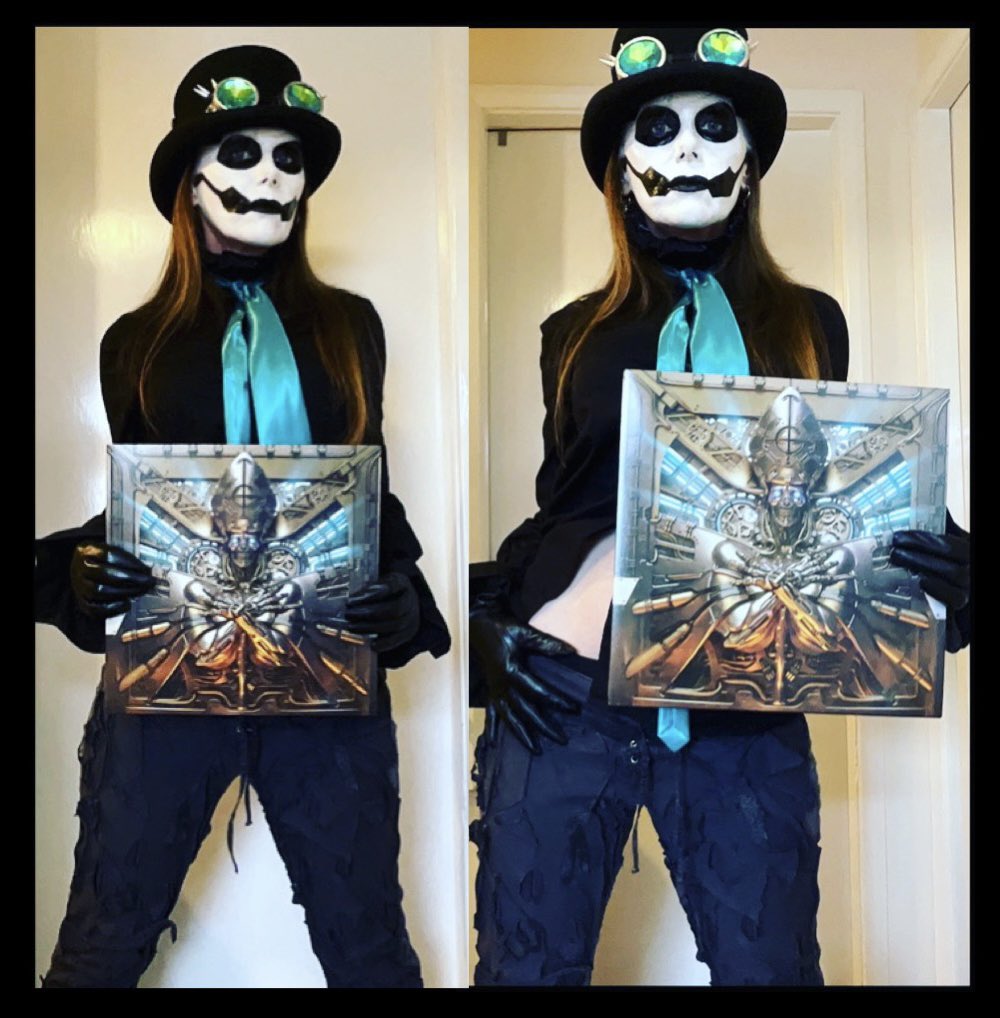 kellymayghostee's tweet photo. I CANNOT get enough of their Television cover, lovin’ it! ❤️👻 That &amp; The Stranglers cover are my 2 faves, absolute belters!😍🤘🏻@thebandGHOST #Phantomime #FroqueYourself #ghost #seenoevil #hangingaround #thebandghost #ghostvinyl #PapaEmeritusIV #papa4 https://t.co/2Pb8HxotAU