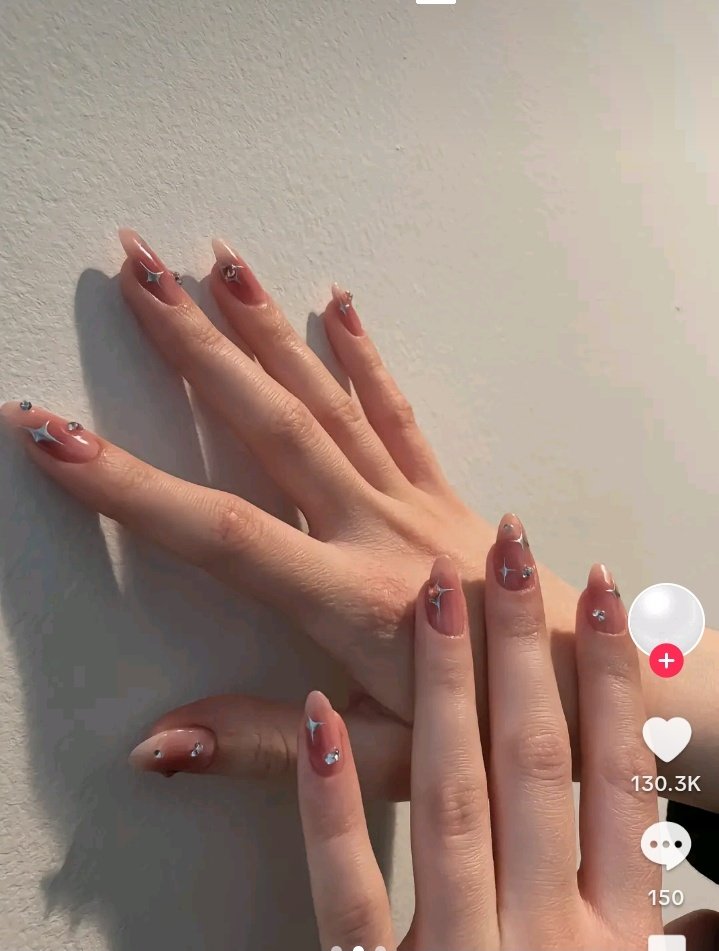 Offf soojinin tırnaklarına çok güzel olur bu kafayı yiyicem