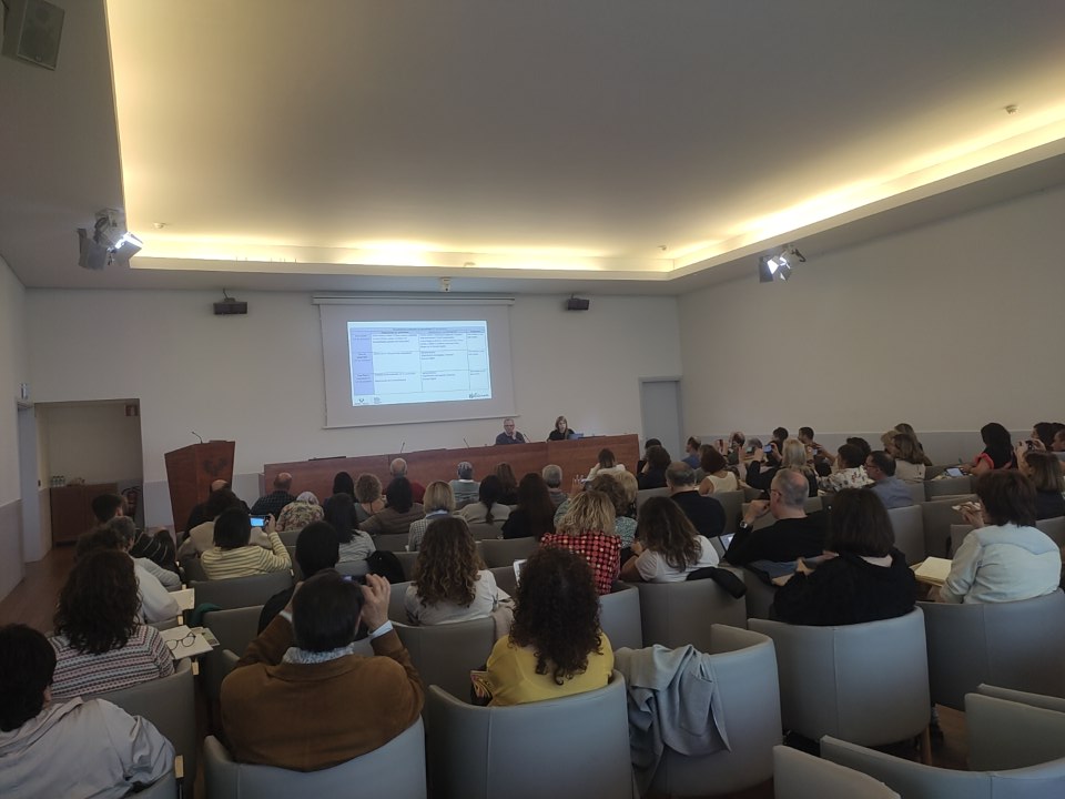 Gaur <a href="/upvehu/">UPV/EHU</a> ko Bizkaia aretoan  #ebaluaziohezitzailea hizpide, <a href="/nbilbaoq/">Naiara Bilbao</a> 
Ebaluazio prozesuaren osagai guztien konbinaketaren koherentzia  azaltzen

"La evaluacion, motor de cambio", la importancia de "conjugar" elementos con sentido
<a href="/FeaeCantabria/">FEAE Cantabria</a> <a href="/feae_asturias/">FEAE Asturias</a> <a href="/feaegalicia/">FEAE GALICIA</a>