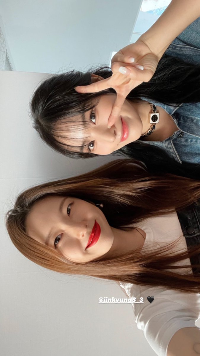 JINISTAGRAMS's tweet photo. 230520 Jini’s instagram story update with Ki Eun-se and Jinkyung

#JINI #지니 #최윤진 https://t.co/yi4IXqRHLF