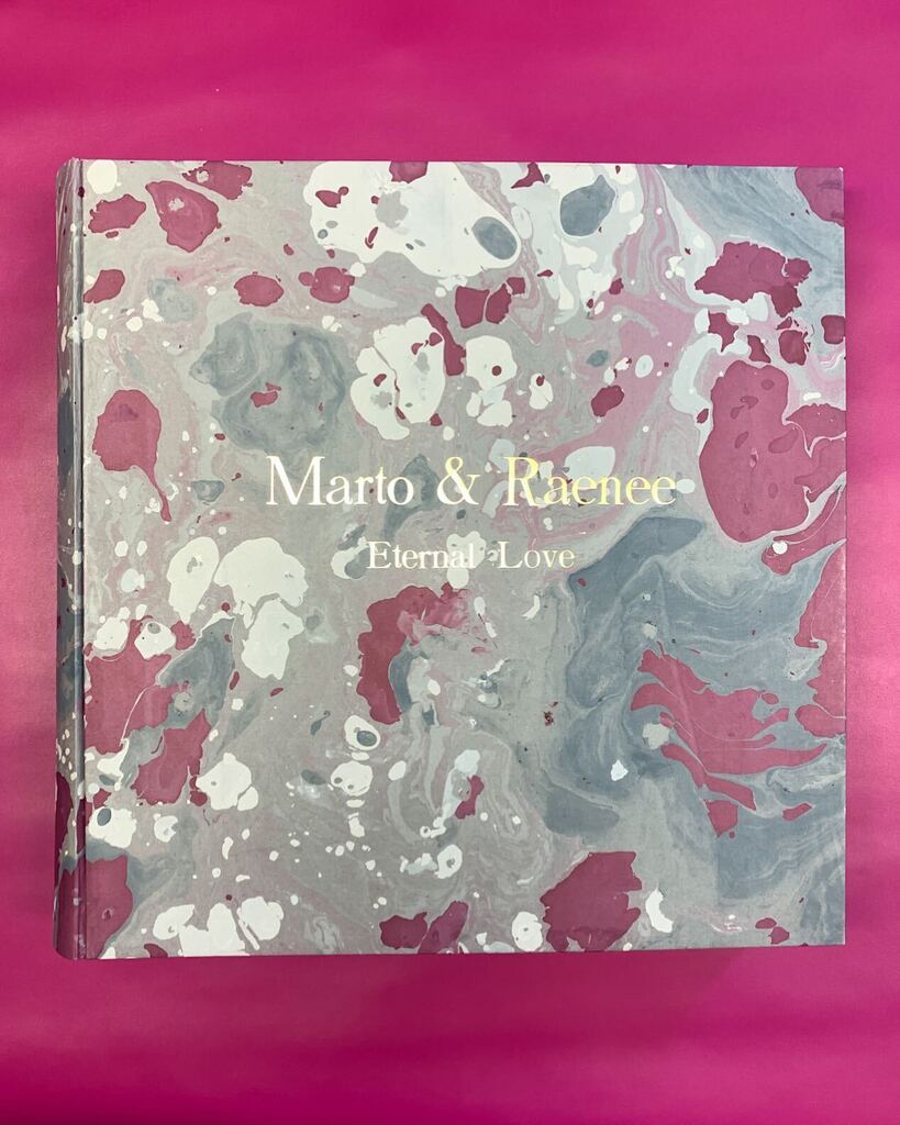 contiborbone's tweet photo. Eternal Love!

#cartemarmorizzate
https://t.co/0QqP5MtCiL

#album #contiborbone 
.
.
.
.
.
#legatoria #bookbinder #bookbinding #italia #italy #fashion #handmadeinitaly #handmade #luxury #artigianatoitaliano #italianstyle #italian #كتاب #도서 #סֵפֶר #li… https://t.co/7OpwE4kvnS https://t.co/dLTp9pXT6F