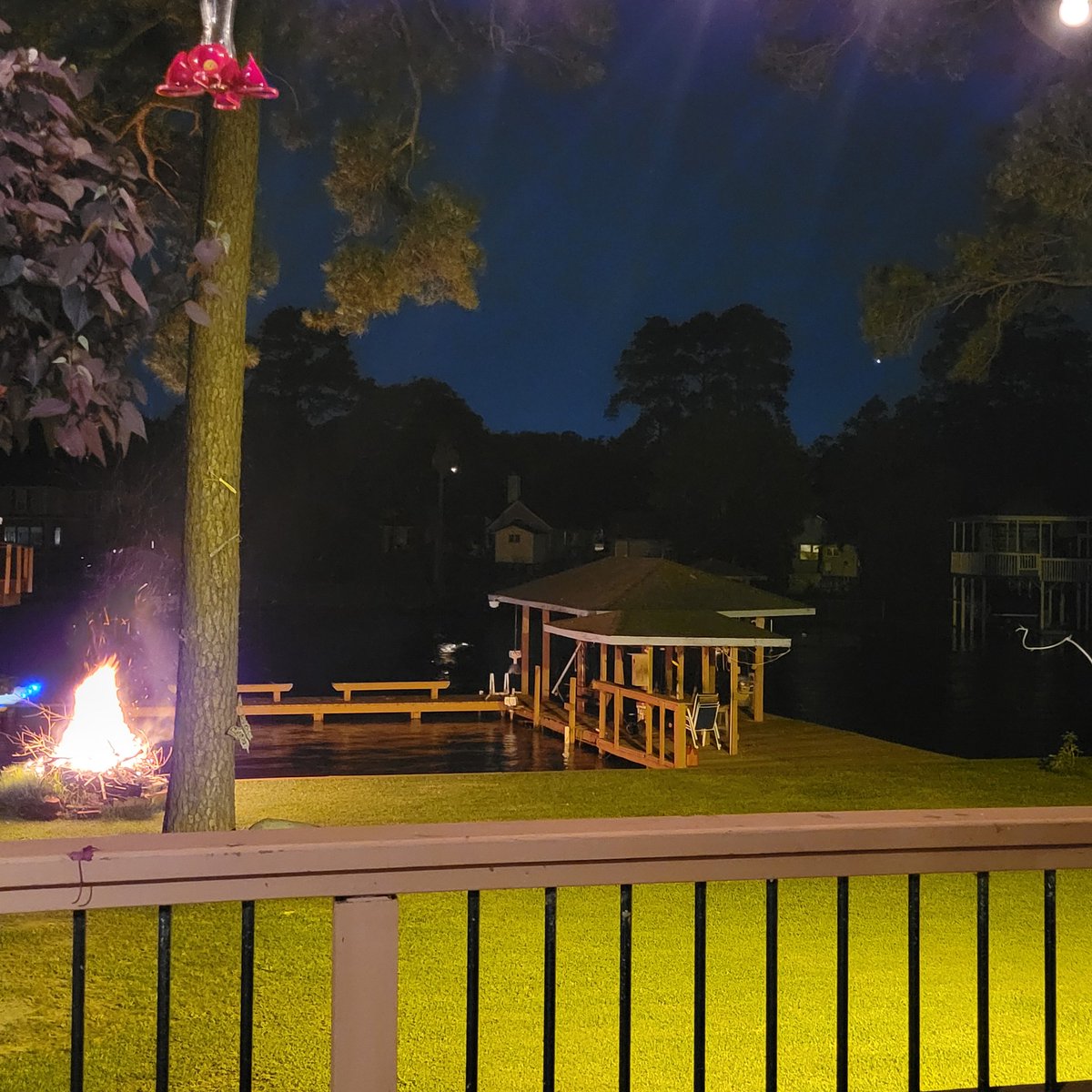 Real men are fishing. 🤑🍻🦾