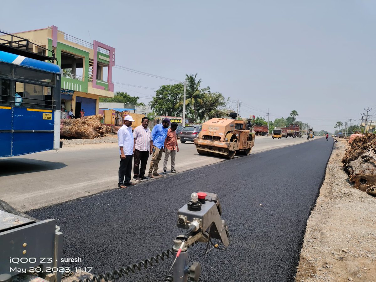 NAKREKAL_MC's tweet image. #Road_Widening Work in Nakrekal Municipality #Bituminous Road Construction. #Commissioner #AE #Chairperson @aclbnalgonda @MLAChirumarthy @cdmatelangana @KTRBRS