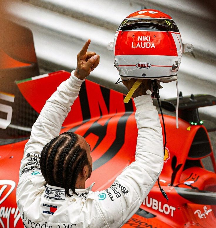 Hem Mercedes'in hemde F1'in efsanesi Niki Lauda'yı saygı ve özlemle anıyoruz. 🥀🙏🏻