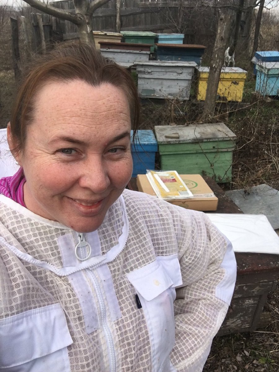 What a bee-autiful way to connect with our surroundings! Proud to be a beekeeper! #howsweetitis #WorldBeeDay