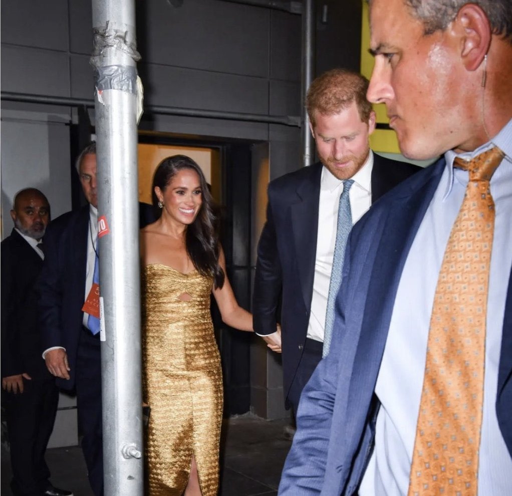 Who was in the house when they were dressing up for the event? Hub’s tie usually matches wifey’s dress. JS. 

#HarryandMeghanAreAJoke #DumbPrinceAndHisStupidWife #DukeandDuchessofHazard #DukeandDuchessofSmollett #PoundlandPrince #DiscountDuchess #HarryandMeghanExposed #CarCrash