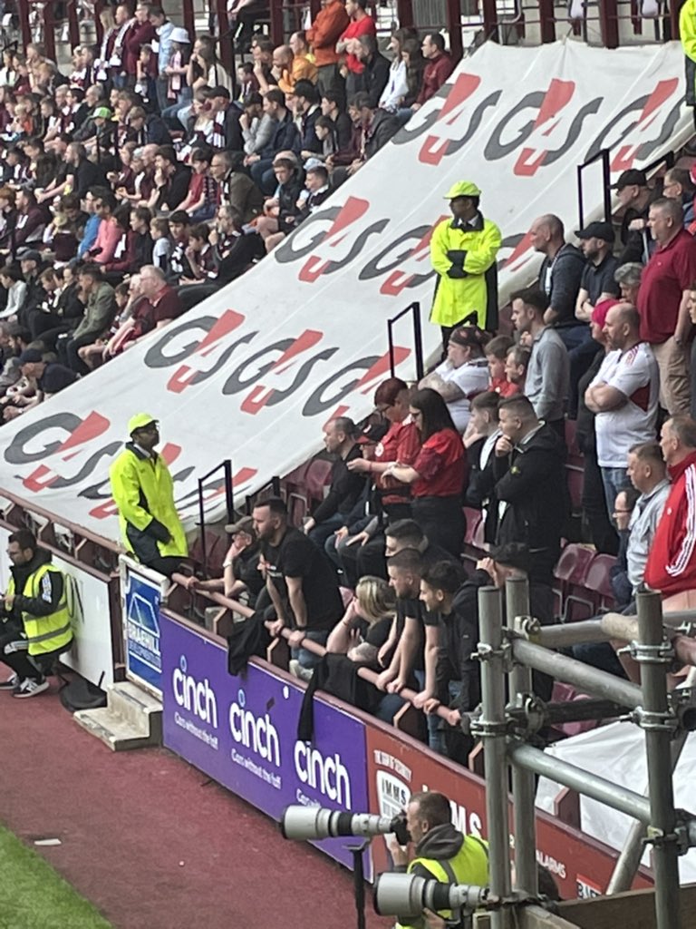 max_ovens's tweet photo. @AberdeenFC Fat boy at the front was fuming https://t.co/ISY86D8DAc