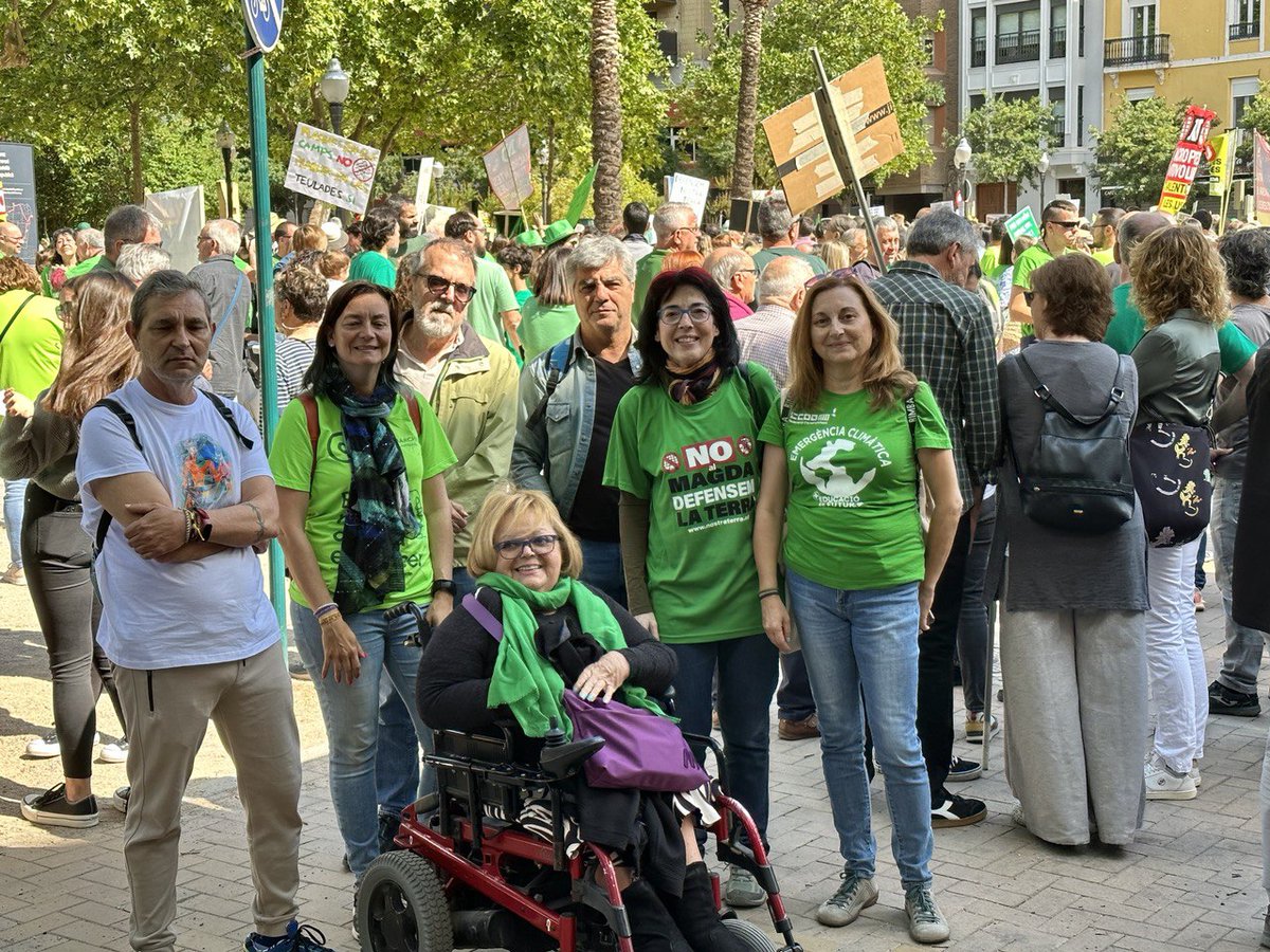 CastelloEUPV's tweet photo. ❤️💜 Èxit de la manifestació convocada por la Unió Llauradora i Ramadera i altres entitats de Castelló contra la MAT i la MAGDA, amb 3.000 persones.
👉Des de Podem-EU ens mobilitzem contra el model especulatiu que vol carregar-se el territori.
#Noalamat #noalamagda. https://t.co/XUxQ7qyvQR