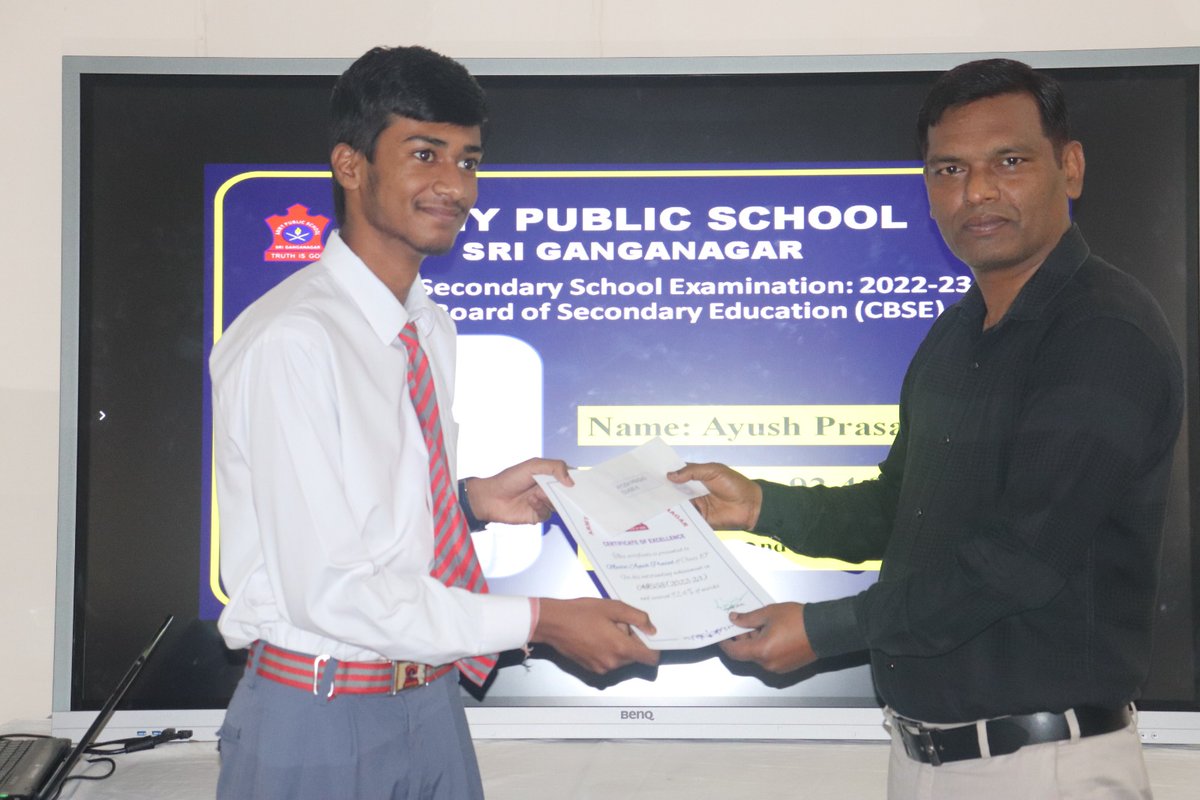 ArmyGanganagar's tweet photo. 🌟 Celebrating excellence in education! 🎓 Principal Mr. Raja Sharma felicitated the outstanding toppers from X and XII boards at APS, SGNR. Congratulations to all the students for their remarkable achievements! 👏🏆 #APSExcellence #BoardToppers #PrincipalRecognition 🌈📚 https://t.co/VOEYRUCQ2g