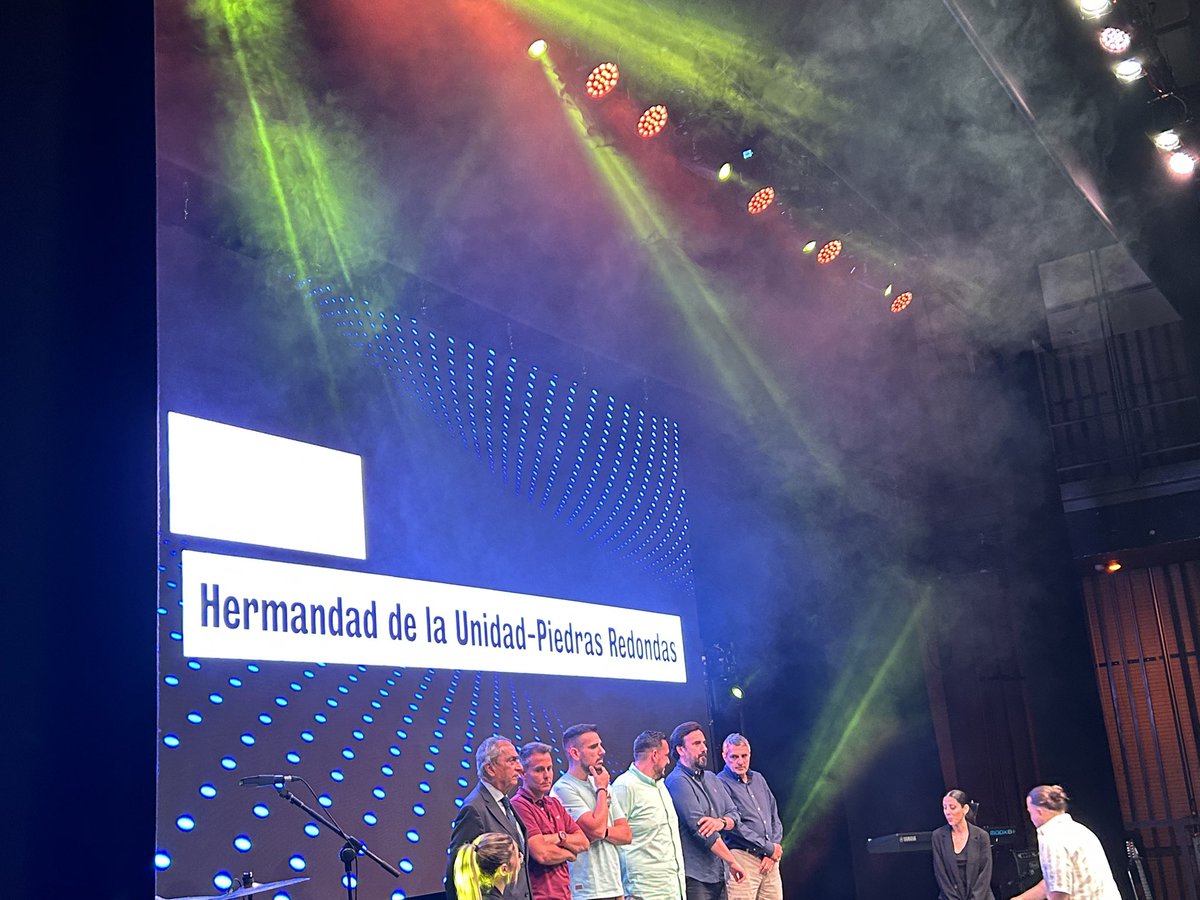 Enhorabuena a la <a href="/HdadUnidad/">Paz y Unidad</a> por el premio a la mejor entidad de Almería apoyando y fomentando el @klaskgame en la gala del deporte de <a href="/aytoalm/">Ayuntamiento de Almería</a> y <a href="/PMDAlmeria/">PMD Almería</a> . Disfrutad de un premio muy merecido. #padrehuelin
#pastoraldeportiva #padrehuelinklask #deportecomointegración