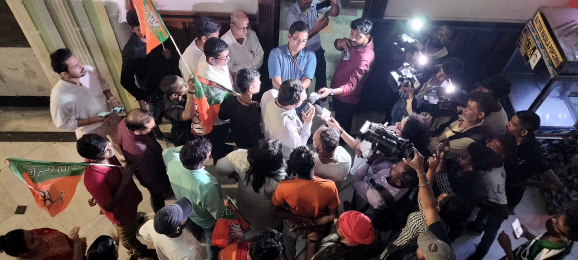 IndranilKhan's tweet photo. Visited the legendary #Basusree theatre in Bhabanipur to watch #TheKeralaStory which was being screened to packed halls prior to Mamata Banerjee Govt's draconian ban on screening the movie. However, the movie hasn't been restored there despite Hon'ble Supreme Court stay on the ban. Not a single theatre is screening the movie across West Bengal even now. 

Unwritten Ban still there, that supersedes the order of the Hon'ble Supreme Court?

@narendramodi @AmitShah @JPNadda @blsanthosh @sunilbansalbjp @tarunchughbjp @mangalpandeybjp  @amitmalviya @AshaLakra79 @Tejasvi_Surya @DrSukantaBJP @SuvenduWB @paulagnimitra1