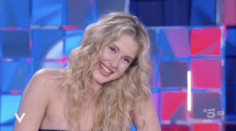 gossiptv__'s tweet photo. silvia ha ragione, siamo tutti pazzi di te isobel #verissimo https://t.co/BZ8xZ3kciH