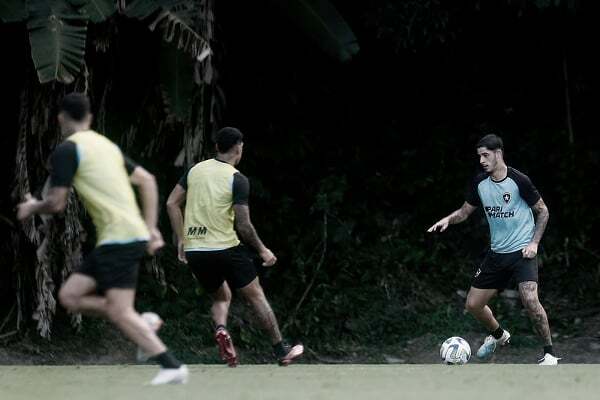 BotafogoVAVEL's tweet photo. Em boa fase, Botafogo e Fluminense fazem clássico em busca da liderança https://t.co/Uk46LWSuQA https://t.co/LJownzLzjs