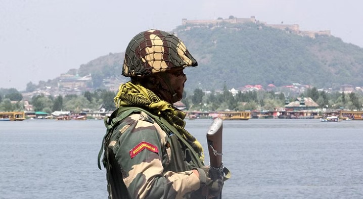 kashmirnew1's tweet photo. CRPF Commandos conduct special drill in Dal Lake.
#G20Security #MarineCommandos #DalLake #CRPF #MORCOS
https://t.co/ca2L9E4wC8 https://t.co/bZh9Gs7weO