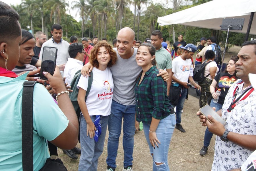 Gobernador Héctor Rodríguez: Mientras nosotros seamos Gobierno, en Miranda no podemos permitir ningún acto de discriminación por el hecho de sentir o pensar distinto. #ElFuturoEsAhora #Miranda #20May bit.ly/4352qRV