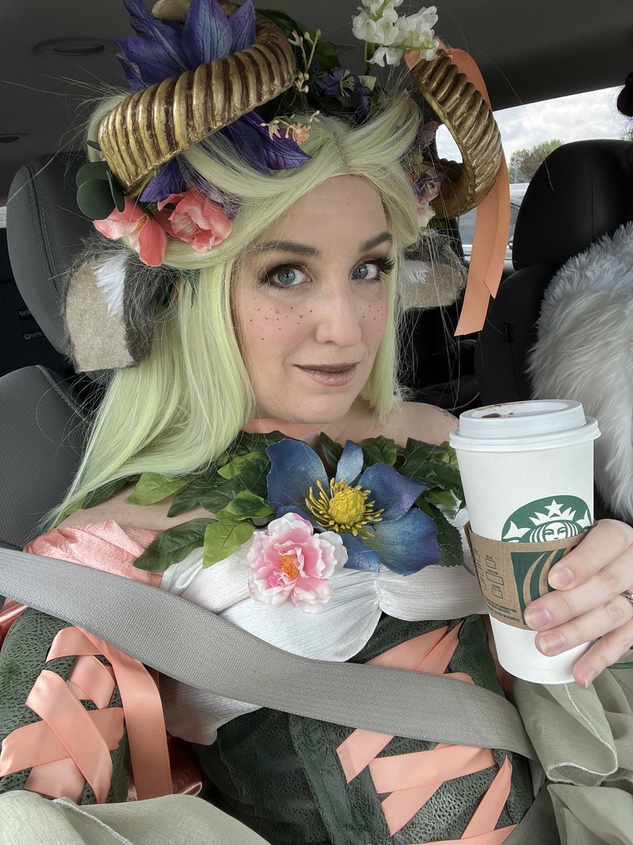 I feel like Fearne would definitely have a venti Starbucks. #MotorCityComicCon day 2 here we come! #CriticalRoleCosplay