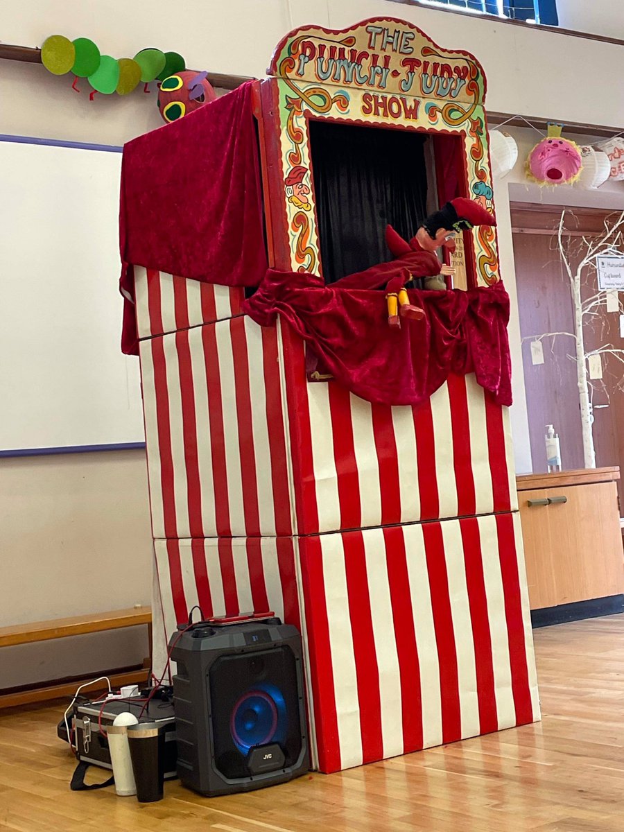 The children and staff giggled away at the Punch and Judy show provided by <a href="/Juggle_puppet/">Jugglepuppet</a>  as part of our Grand Day out yesterday.