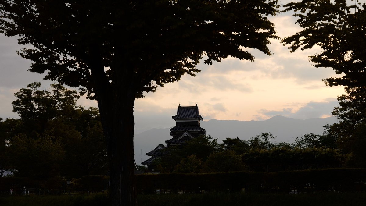 松本城の夕暮れ。