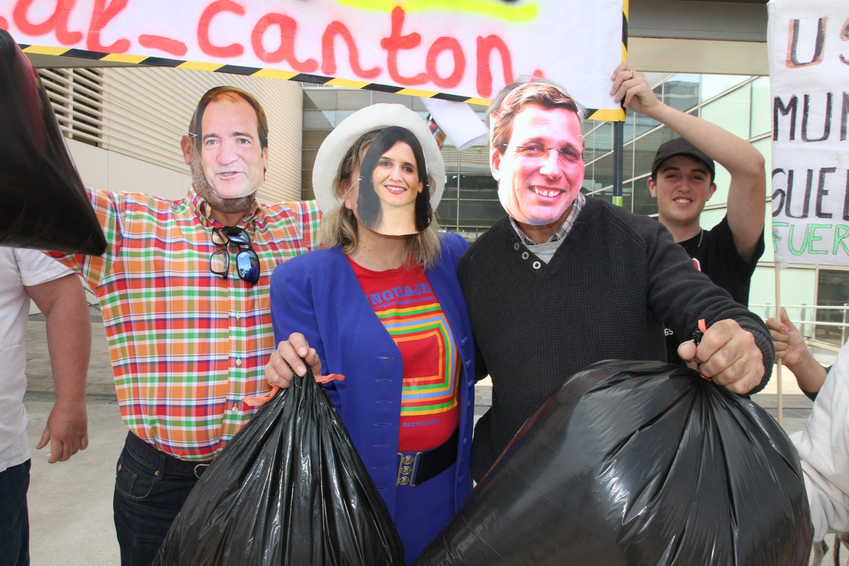 Hoy es un día histórico en Cuatro Vientos, por fin hemos conseguido que <a href="/AlmeidaPP_/">José Luis Martínez-Almeida</a> <a href="/bcarabante/">Borja Carabante</a> y nada menos que <a href="/Idiazaquso/">Isabel Díaz Ayuso, Presidenta cuqui fake ⚪</a> se reúnan con los afectados por los cantones basureros😂😂😂#NOALCANTON <a href="/no_al_canton/">NO AL CANTÓN</a> <a href="/nines2603/">Angeles</a> <a href="/gelotren/">ANGEL LLUCH</a> <a href="/crispasal/">#NoCantonesBajoLosBalcones</a> abro hilo