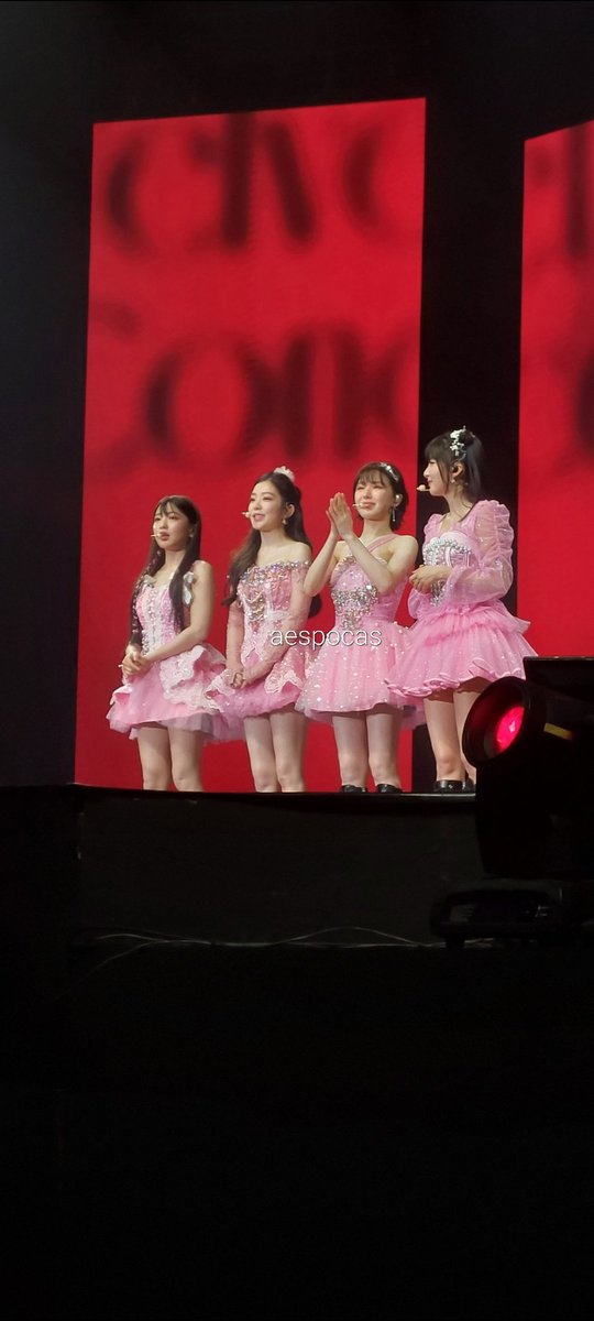 aespocas's tweet photo. Nangis bgt dpt barricade bener2 bisa ngeliat mereka dgn jelas π₯Ίπ₯ΊPas i just irene beneran di depan aku bgt ππ fancam pada hancur krena trlalu enjoy konsernya tadi wkwkwk kapan2 solocon ke indo lg yah plis ini mah π₯Ί
#SelamatDatangRedVelvet #FinallyRtoVinJAKARTA
#RtoVinJKT https://t.co/4eHUSWfRTq