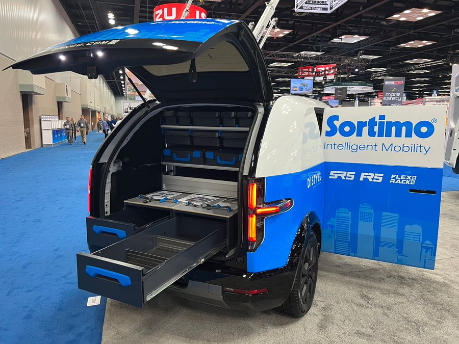 kingderf58's tweet image. $GOEV Some images of this LDV of 
@canoo 
equipped Sortimo at the “Truck Week 2023” event in which Sortimo North America participated. Do you like this vehicle of the future? #sortimo #electricvehicle #electricvehicle🙌🚚🪐💡