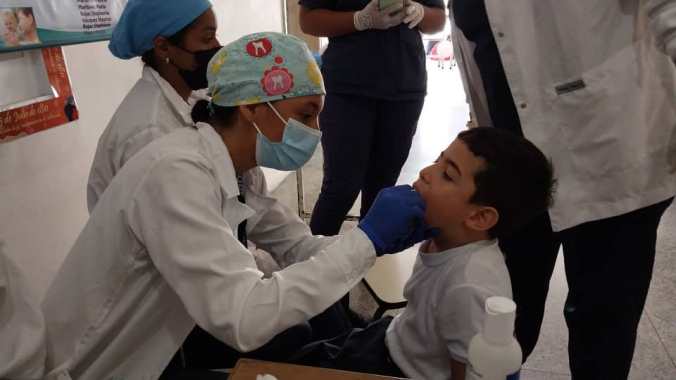 MinSaludVE's tweet photo. #EnFotos📽| Más de 28 mil guaireños han sido vacunados en el mes de mayo.

Lee + aquí 👉 https://t.co/CN7GyznpuA

#JuntosPorCadaLatido
#UniónFuerzaYCooperación
@NicolasMaduro
@MagaGutierrezV https://t.co/2gykLgTcy9
