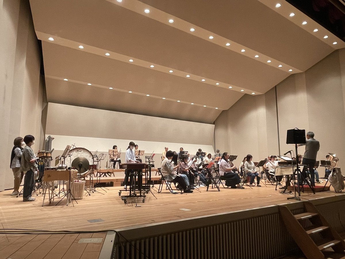 tcwo1992's tweet photo. 【ファミリーコンサートまであと8日！】

今日はホール練習でした🎷
本番に向け、全体の流れやパフォーマンスの確認をしながら、昼から夜までみっちり合奏しました！

やはり大ホールでの練習はワクワクしますね。音の響きも全然違うので、楽しく練習ができました☺️

残りの練習も大事に頑張ります💪🏻✨ https://t.co/c5YZRW509K