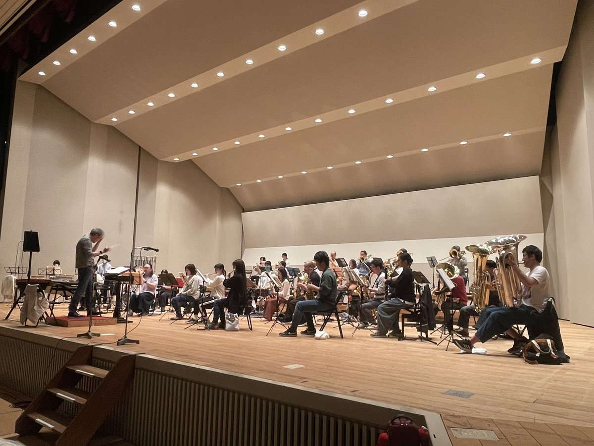 tcwo1992's tweet photo. 【ファミリーコンサートまであと8日！】

今日はホール練習でした🎷
本番に向け、全体の流れやパフォーマンスの確認をしながら、昼から夜までみっちり合奏しました！

やはり大ホールでの練習はワクワクしますね。音の響きも全然違うので、楽しく練習ができました☺️

残りの練習も大事に頑張ります💪🏻✨ https://t.co/c5YZRW509K