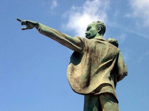 El cáncer del sistema🇺🇲como había advertido #MartíVive continúa haciendo metástasis.  No puede construirse nada legítimo y justo sobre la base de las desigualdades más extremas. 👇

‼️Ese es el imperio convulso que nos desprecia‼️ 
☝️Soy antimperialista y tú ⁉️
#DefendiendoCuba🇨🇺