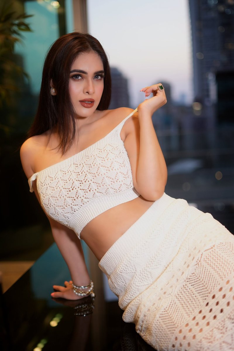 Nehhaamalik's tweet photo. If it’s meant for me , I’ll have it .. if not I’m ready to receive something even better …✌️❤️❤️

#nehamalik #newshoot #photoshoot #shootdiaries #hotdress #whitelove #white #fashionmodel #fashionista #fashionblogger https://t.co/Mncdoyb31Y