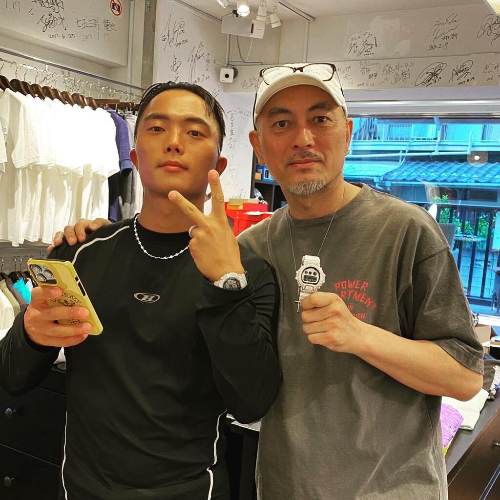 MATSUURA_AG's tweet photo. ドンヒョン @stungunkim  の友達が韓国から来てくれました😍
明日のbreaking down応援に来たらしい📣
ex'positionを勧めてくれて嬉しい限りです☺️

#キムドンヒョン #donghyunkim #エクスポジション原宿 https://t.co/X0ElVjvXPS https://t.co/i9dHVf0WBI