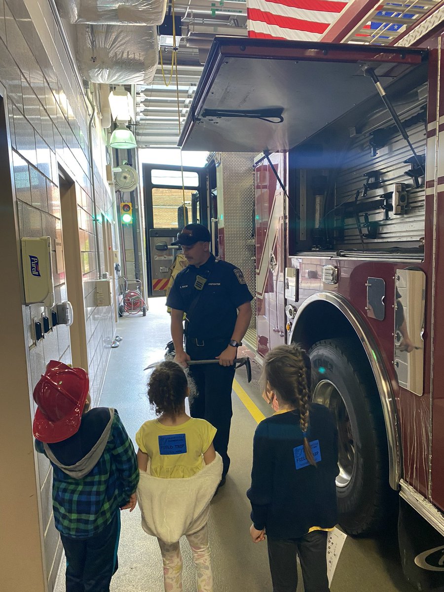 Thank you to all of the community helpers and businesses throughout the #TownofHerndon who welcomed our KINDerawesome scholars yesterday!  #DranesvilleCARES 🚒🚔📚🍞🏣