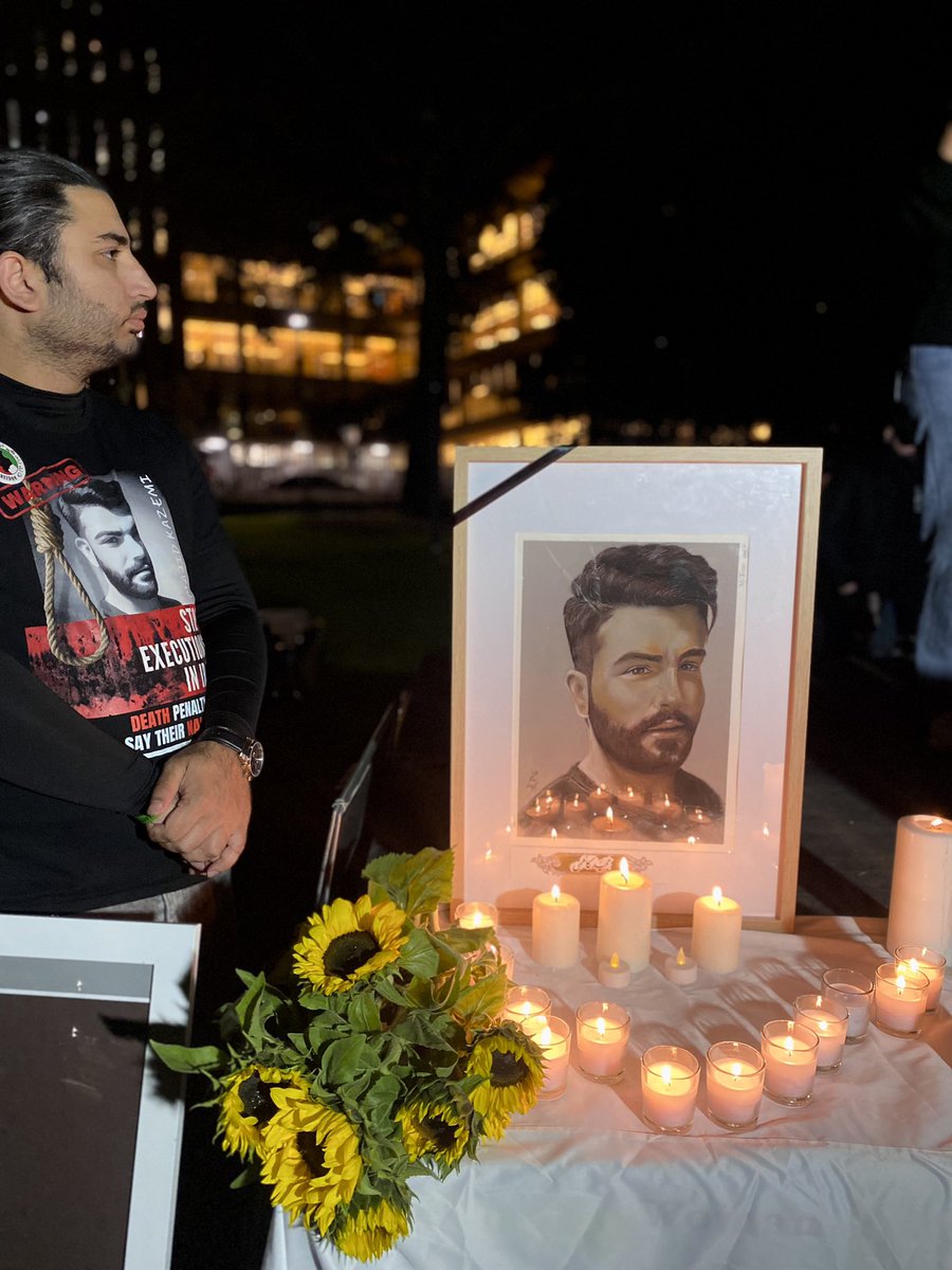 من هنوز هفت سالمه. امروز سیزده بدره. از صبح که بیدار شدم هیجان دارم. دور خونه میدوم و داد میزنم بیدار شین بیدار شین. سوار ماشین میشیم. بابام بغلم کرد تا سبزه رو من بذارم بالای ماشین. ماشین شما از کنار ماشینمون رد میشه. من و تو توی‌ ترافیک برای هم شکلک درمیاریم. از ته دل میخندیم.