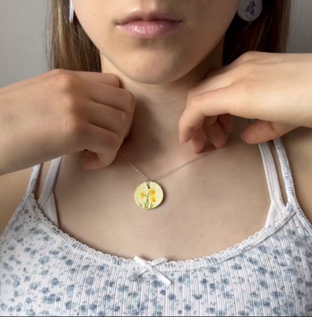 alyra_ye's tweet photo. 🌼daffodils🌼

a symbol of rebirth, new beginnings and hope - and of course the ultimate spring flower!☀️

our daffodil earrings and necklaces are perfect for this time of year✨🌼

Primavera collection out now😉🫶

#spring #daffodil #SmallBusiness #jewellery https://t.co/PLxfpuoBLc