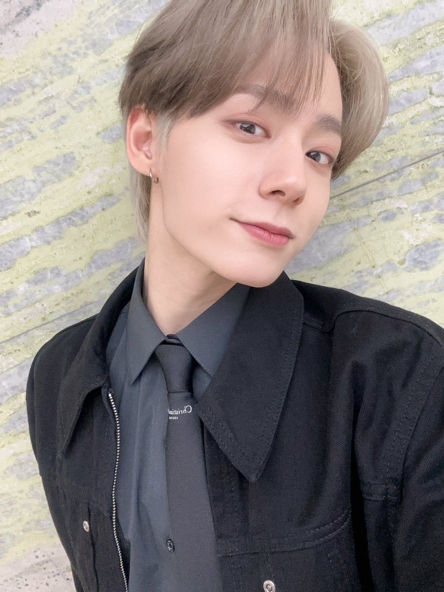 official_ONEUS's tweet photo. [#환웅]
너무나도 뜻 깊었던 하루💙 https://t.co/hFaRM6B3gG