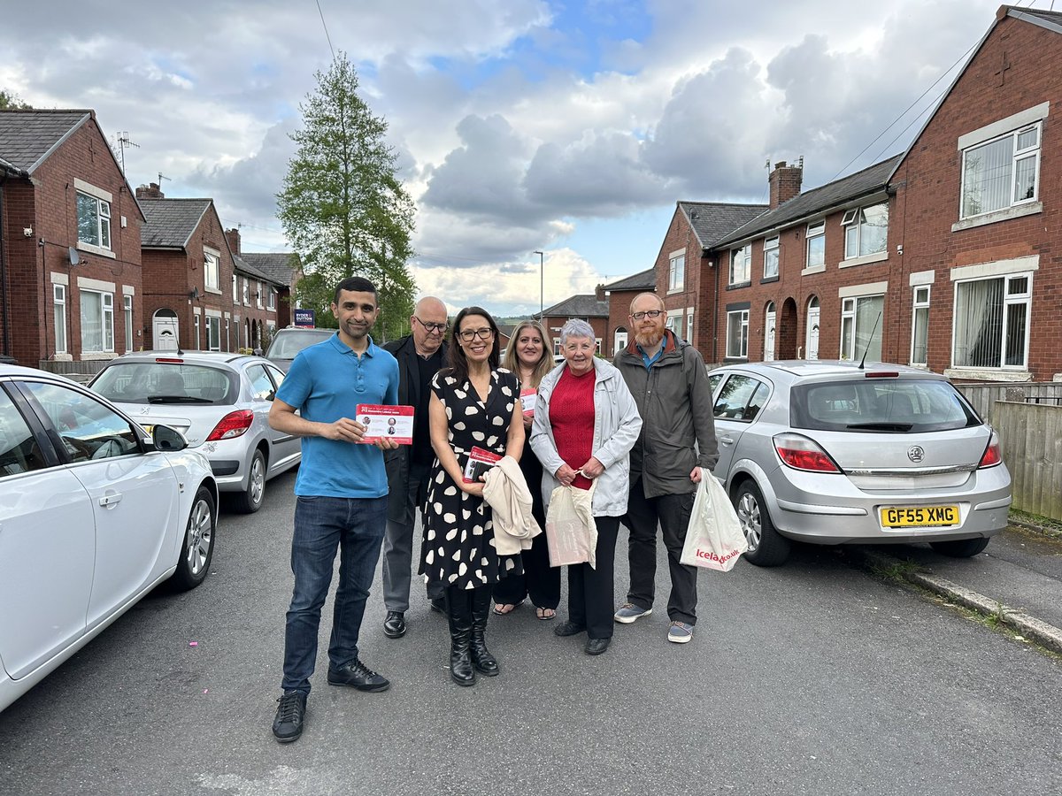 Busy day y'day mtg with the new <a href="/FirstForFCHO/">First Choice Homes Oldham</a> CEO, Delroy Beverley, followed by a catch-up with colleagues from <a href="/FSBManchester/">Robert Downes</a> &amp; <a href="/oldhament_trust/">Oldham Enterprise Trust</a> a drop-in to see #VibrantVoices @ #OldhamLibrary as part of #DAW23 &amp; finally my MP's weekly doorknock! Have a great weekend everyone!