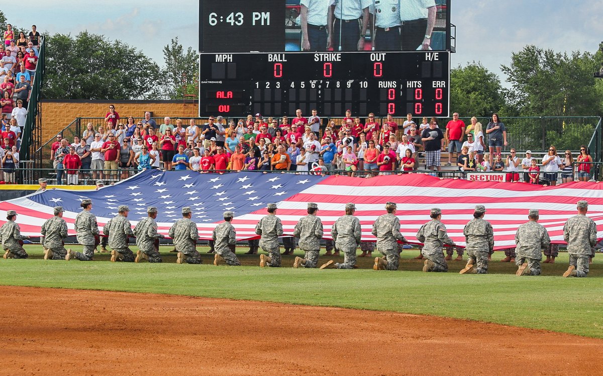 To all those who serve in our armed forces 🇺🇸 both at home &amp; abroad — 𝘁𝗵𝗮𝗻𝗸 𝘆𝗼𝘂 for your daily sacrifice &amp; bravery 🫡

#USASoftball | #ArmedForcesDay