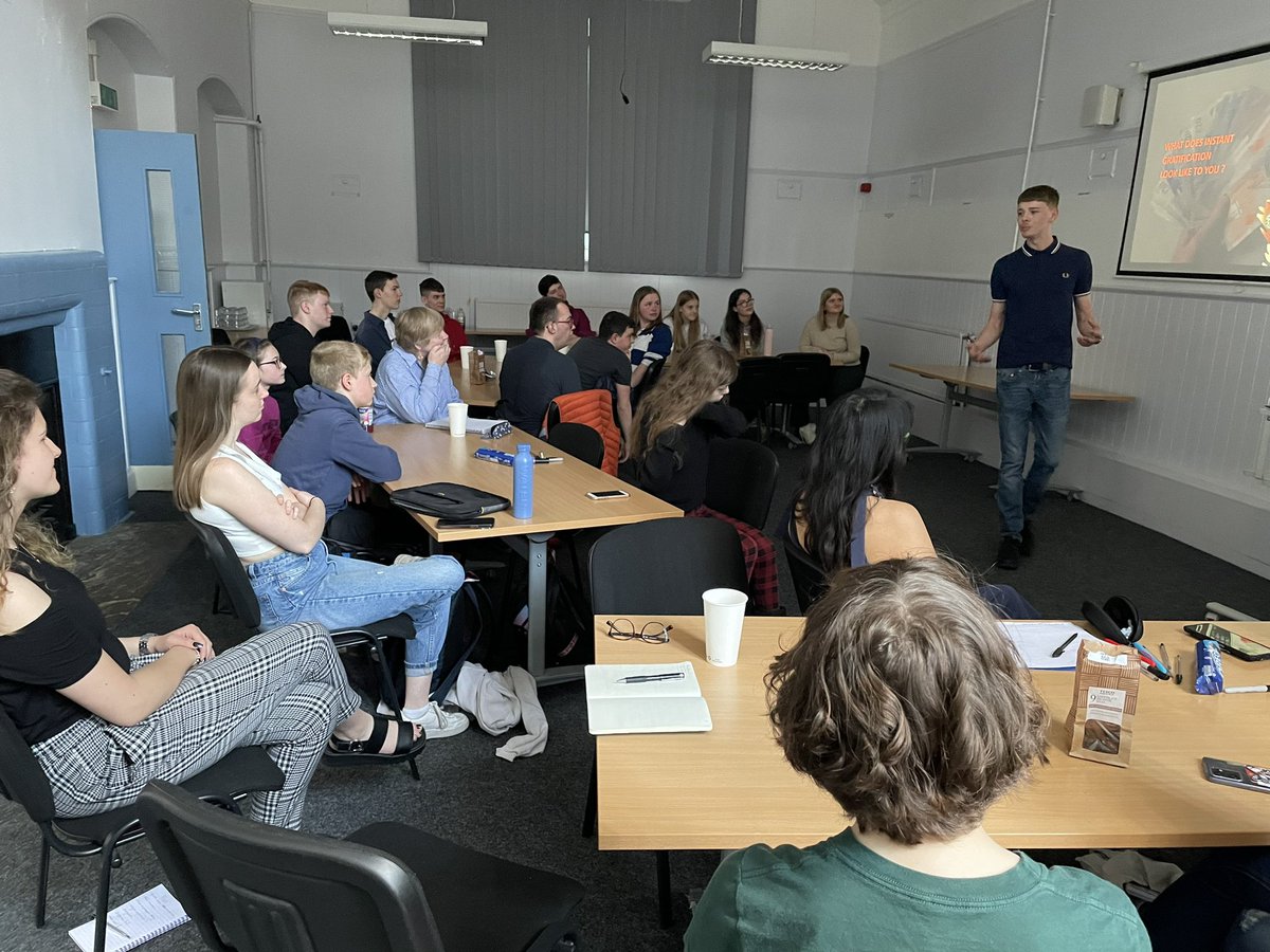 1kaytea's tweet photo. Powerful and impactful workshop on exploitation into Drugs, Gangs &amp; County lines. Delivered by one of Leaders Unlocked interns 👏🙌👏🙌👏🙌👏🙌👏🙌👏 https://t.co/rZlDAx2eb8