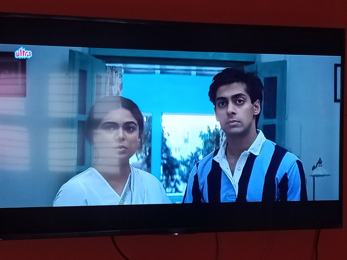 Ammu930105395's tweet photo. Watching it again after a long time...... #PhattarKePhool ❤
#Saturday #SaturdayShowTime https://t.co/ER2RWMFu0Y