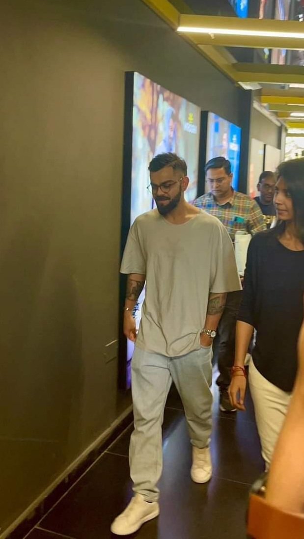 KohliSensation's tweet image. Virat Kohli Visited @StayWrogn&apos;s Headquarter in Bangalore Today.🤍

#ViratKohli #StayWrogn