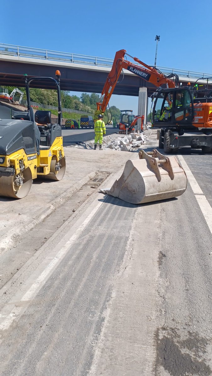 HighwaysNWEST's tweet photo. π£#A533 (#M56) Expressway bridge replacement updateπ£
Bridge demolition works are progressing well; the M56 remains closed both ways between J11 & J12 until 6am Monday.
Please plan ahead and allow extra journey time.
https://t.co/LeQJjAAnNe
@HaltonBC @LPL_Airport @manairport https://t.co/wwlem4XEwu