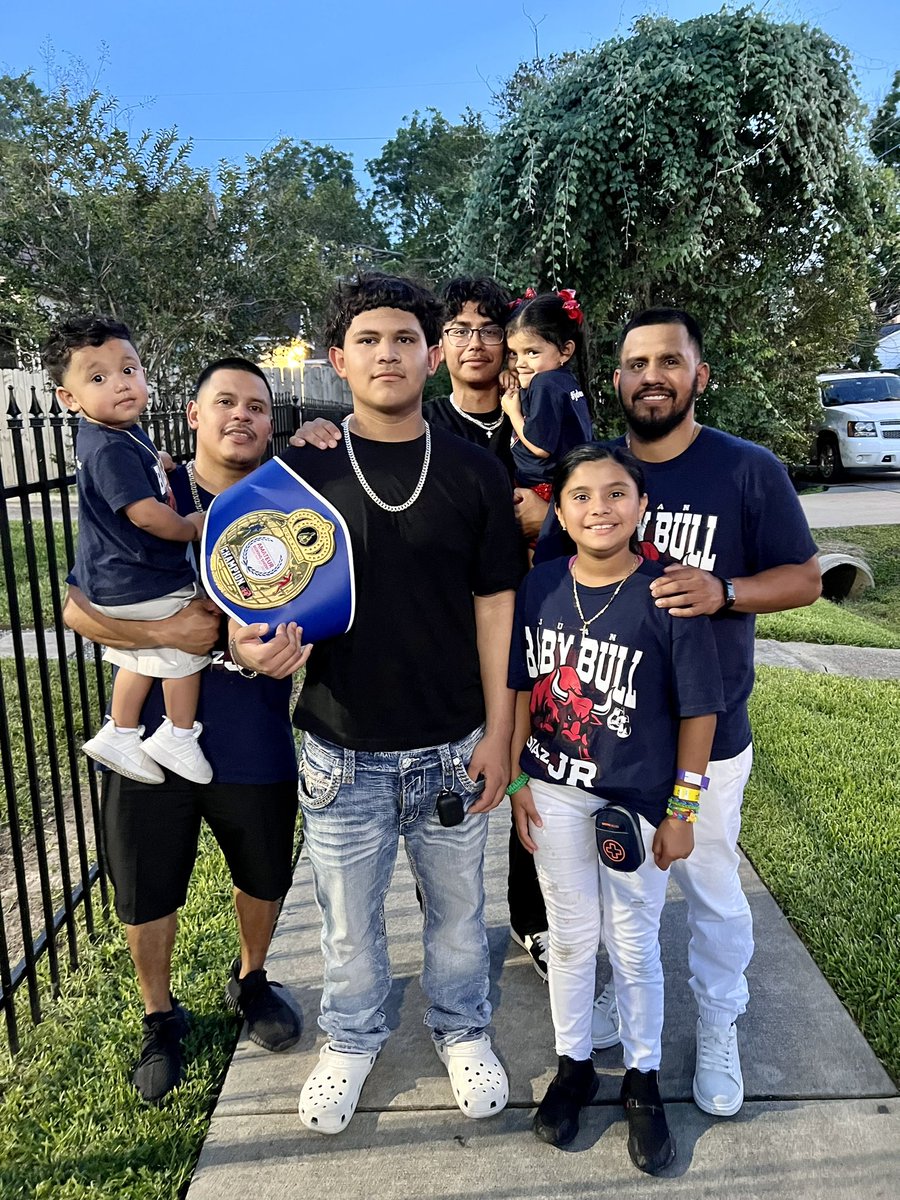 1Babybull's tweet photo. Team Diaz with the victory last night 🙏🏽👍🏽 #blessed #jdexpress #babybulljr https://t.co/imsUr7o0KL