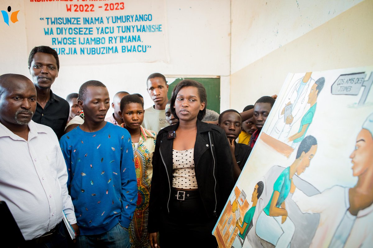 MagazineJimbere's tweet image. 🥳 C’est parti pour la grande finale de la 3ème édition du Festival de dessin, à l’Ecole Technique Secondaire d'#Art de @Gitega

🔟 Les 10 finalistes exposent leurs œuvres dans les couloirs de l’#ETSA

🥁 Les tambourinaires du club Abakomezakaranga agrémentent l'événement

🙌🏾 Que