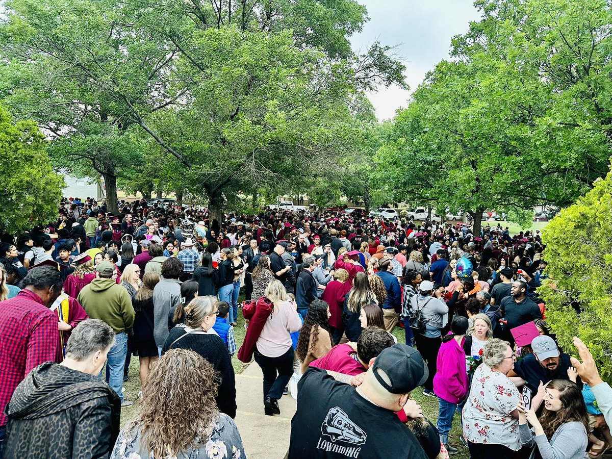 bridgestyler's tweet photo. I song think I can love graduation ceremonies at Clinton more than I do. It’s not only the most unique graduation venue in the state but there is so much pride and so much excitement! Nothing stuffy, truly a celebration of accomplishment. 🌪️🎓 #cpsreds #oklaed https://t.co/rJjSFXLTgd
