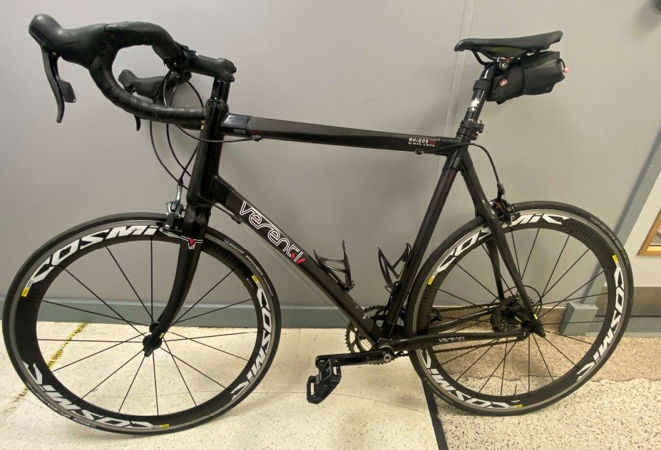 MPSRichmond's tweet photo. Yet ANOTHER burglar nicked with this expensive bike.
The suspect was detained and we are now trying to find the correct owner.
If this is yours, (and you can prove it) please let us know by calling 101 ref 0705121/23.
(Another reason to get your bike marked!) https://t.co/oOIPuqV47c