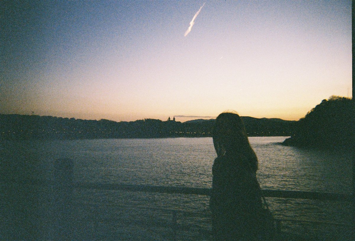 marinacencillo's tweet photo. I que amb el temps, que ho cura tot, tot s'anirà posant a lloc

🍂💐🌿🎞️ https://t.co/MyxHLRA22Y